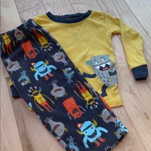 Adorable monster Jammie set!! 😍